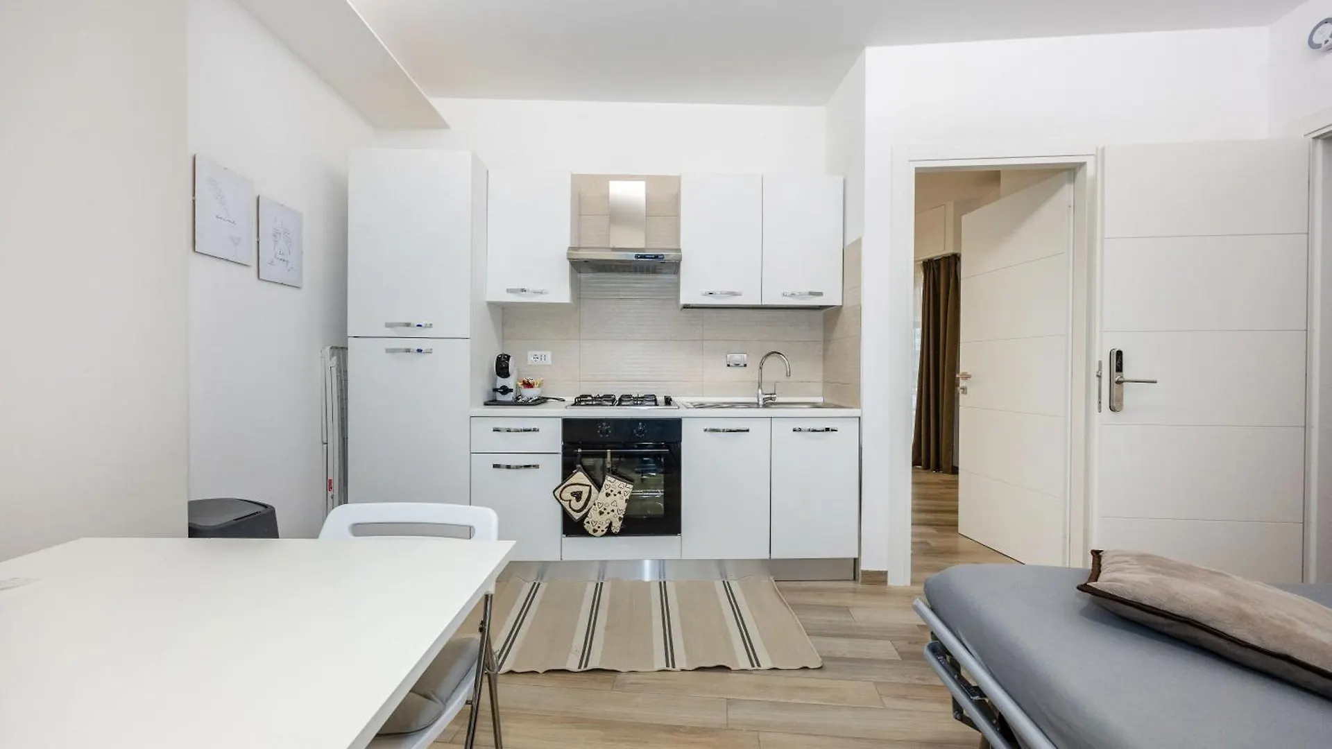 Ostiense Flat&Rooms By Rentbeat Roma 0*,