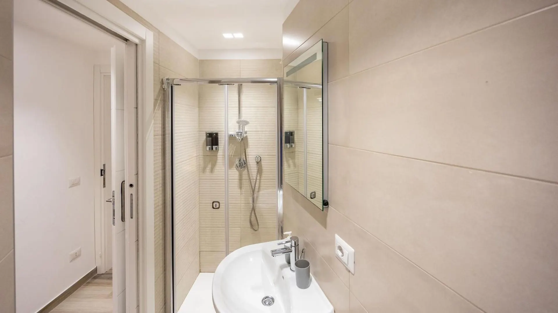 Ostiense Flat&Rooms By Rentbeat Roma Alloggio in famiglia